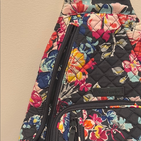 New Vera Bradly Floral Quilted Sling Bag backpack - Picture 3 of 6